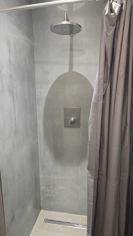 Detail einer heutigen Dusche am Bahnhof Grenzau